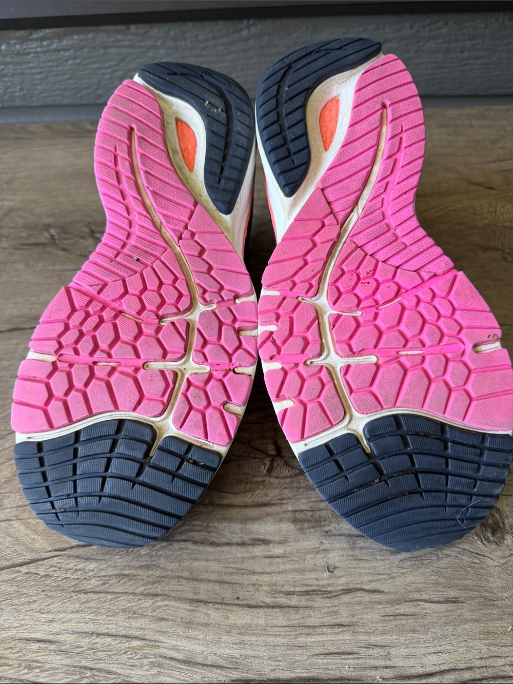 New Balance Fresh Foam Women’s Navy & Coral Athletic Running Shoes size 9 - Picture 7 of 8